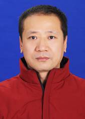 穿着蓝色衣服的男孩
描述已自动生成