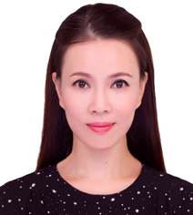 微笑的女人
描述已自动生成