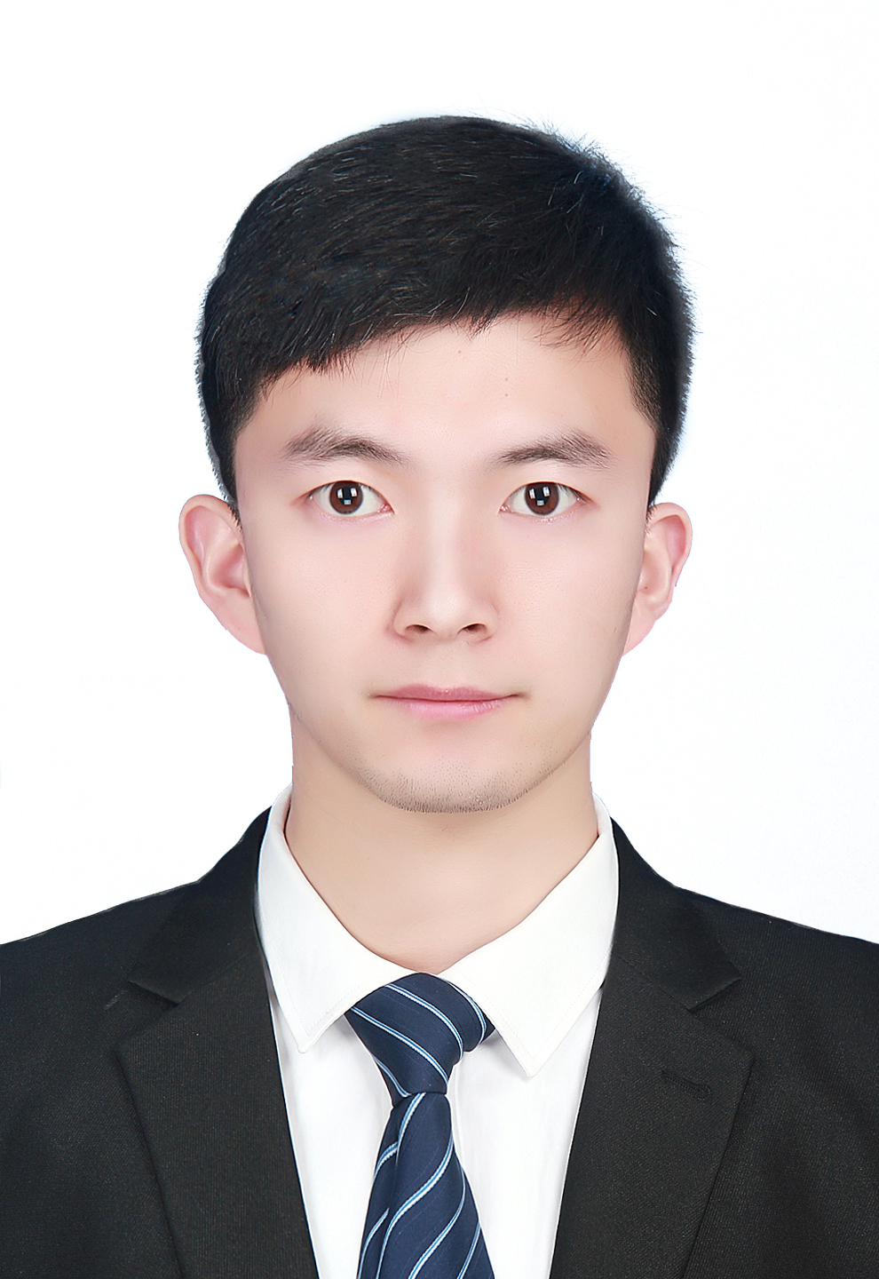 穿着衬衫的小孩描述已自动生成